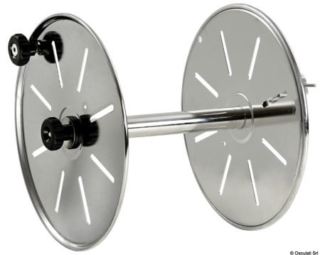 Carrete de hilo fabricado en acero inoxidable pulido.