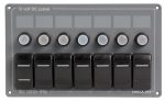 Cuadro de mando eléctrico fabricado en aluminio y equipado con panel frontal de policarbonato gris.