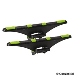 C-TUG es un carrito robusto y adecuado para todo tipo de terrenos. Diseño líder en el mercado. No requiere herramientas y se monta y desmonta en pocos segundos. Dimensionado para ser guardado en las escotillas de kayak. • Se desmonta en unos segundos. • Se adapta dentro de las escotillas. • Acolchado de goma en el casco • Montaje sin herramientas • Ruedas Kiwi antipinchazos con banda de rodadura de goma • Correa 2,8 m con hebilla de aluminio. • Soporte ajustable. • 5 años de garantía.
