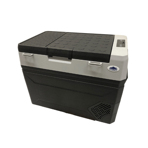 Frigorífico-congelador nevera portátil tipo arcón de 60 litros Frigorífico-congelador nevera portátil tipo arcón de 60 litrosFRIGORÍFICO CONGELADOR PORTÁTIL DE 60 LITROS D4360540 540 x 735 x 420 cm (alto x ancho x profundidad)