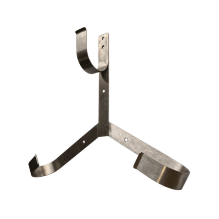 Ideal para todos los aros salvavidas con un diámetro de 72 cm. • Forma de Y • Material: Acero inoxidable 316 • Peso: 2,3 kg • Dimensiones: Ancho: 675 mm x Largo: 593 mm x Alto: 127 mm • Espesor: 3 mm • Diámetro de los agujeros: 5 x 12,5 mm y en el centro 3 x 4,5 mm Es adecuado para: • Aro Salvavidas LALIZAS SOLAS (70090, 700901, 70110, 701101) • Aro Salvavidas LALIZAS SOLAS (70090, 700901, 70110, 701101), la Luz para Aro Salvavidas LALIZAS USCG/SOLAS/MED-ATEX/IECEx (71325 y 71326) con la Base de Soporte Fijo para “Store-All” Cases (99826) • Aro Salvavidas LALIZAS SOLAS (70090, 700901, 70110, 701101), el Soporte de Rail para la Luz del Aro Salvavidas (20581) con la Base de Soporte Fijo para “Store-All” Cases (99826) y la Luz para Aro Salvavidas LALIZAS M.O.B. SOLAS/MED, USCG (70030) • Aro Salvavidas LALIZAS SOLAS (70090, 700901, 70110, 701101), el Clip Holder para la Luz STELLA Lifebuoy (45184) y la Luz LED para Aro Salvavidas LALIZAS STELLA, SOLAS/MED (196482)